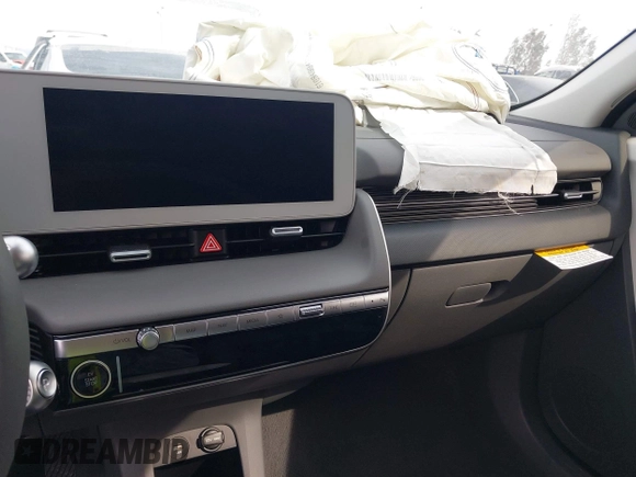 2024 Hyundai Ioniq 5 SE z VIN KM8KM4DE3RU335734, wystawiony jako IAAI lot #41657647 z przebiegiem 445 mil mil oraz . Historia ofert i sprzedaży dostępna na DreamBid. Obrazek 19.