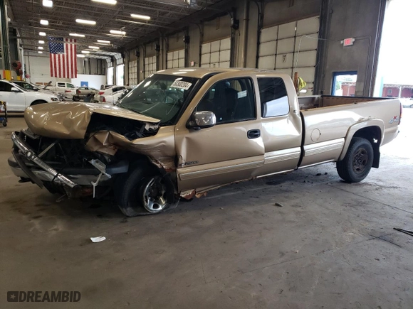 2000 Chevrolet Silverado 2500 LS with VIN 1GCGK29U2YE220474, listed as a Copart auction lot 50300204 with 0 mi miles and Salvage Title. Bid and sale history available at carsss.com. Image 1.