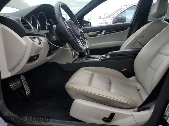 2012 Mercedes-Benz C 250 Sport с VIN WDDGF4HB0CA627652, выставлен на аукционе Copart как лот 65269385 с пробегом 112 504 миль миль и Чистый • Clean title. История ставок и продаж доступна на DreamBid. Изображение 7.