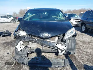 2016 Toyota Sienna XLE with VIN 5TDYK3DC3GS697173, listed as a IAAI auction lot 40899585 with 121,693 mi miles. Bid and sale history available at carsss.com. Image 11.