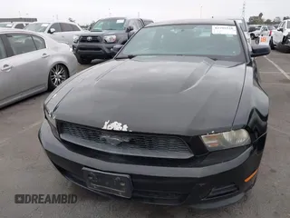 2012 Ford Mustang Premium с VIN 1ZVBP8AM9C5273477, выставлен на аукционе IAAI как лот 42795526 с пробегом 111 438 миль миль и . История ставок и продаж доступна на DreamBid. Изображение 12.
