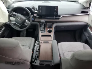 2021 Toyota Sienna LE z VIN 5TDKSKFC1MS017585, wystawiony jako Copart lot #84968164 z przebiegiem 31 279 mil mil oraz Szkoda całkowita • Salvage title. Historia ofert i sprzedaży dostępna na DreamBid. Obrazek 8.