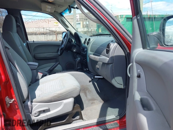 2007 Jeep Liberty Sport with VIN 1J4GL48K47W712628, listed as a IAAI auction lot 42018928 with 176,326 mi miles. Bid and sale history available at carsss.com. Image 5.