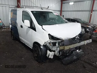 2015 Nissan NV200 SV z VIN 3N6CM0KN1FK698725, wystawiony jako IAAI lot #41650524 z przebiegiem 199 134 mil mil oraz . Historia ofert i sprzedaży dostępna na DreamBid. Obrazek 1.