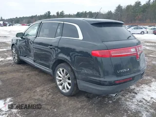 2011 Lincoln MKT with VIN 2LMHJ5AR5BBJ52058, listed as a IAAI auction lot 41305955 with 193,555 mi miles and . Bid and sale history available at DreamBid. Image 3.