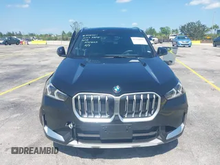 2025 BMW X1 xDrive28i z VIN WBX73EF05S5101750, wystawiony jako IAAI lot #42318885 z przebiegiem 13 923 mil mil oraz . Historia ofert i sprzedaży dostępna na DreamBid. Obrazek 12.