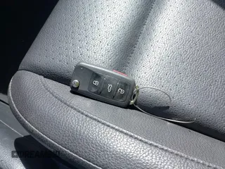 2015 Volkswagen Tiguan SE z VIN WVGBV7AXXFW503955, wystawiony jako IAAI lot #41730076 z przebiegiem 146 446 mil mil oraz . Historia ofert i sprzedaży dostępna na DreamBid. Obrazek 11.