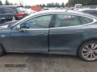 2013 Tesla Model S с VIN 5YJSA1CN1DFP27013, выставлен на аукционе IAAI как лот 42014212 с пробегом 65 858 миль миль и . История ставок и продаж доступна на DreamBid. Изображение 15.