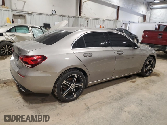 2019 Mercedes-Benz A 220 z VIN WDD3G4FB8KW001993, wystawiony jako Copart lot #49063505 z przebiegiem 60 043 mil mil oraz Nie do naprawy • Non repairable. Historia ofert i sprzedaży dostępna na DreamBid. Obrazek 3.