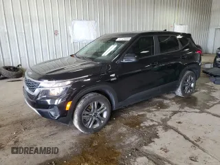 2023 Kia Seltos LX z VIN KNDEPCAA4P7373540, wystawiony jako Copart lot #61124855 z przebiegiem 35 740 mil mil oraz Nie do naprawy • Non repairable. Historia ofert i sprzedaży dostępna na DreamBid. Obrazek 1.