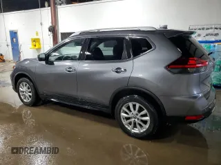 2020 Nissan Rogue SV z VIN JN8AT2MT0LW009007, wystawiony jako Copart lot #60568345 z przebiegiem 88 330 mil mil oraz Czysty tytuł • Clean title. Historia ofert i sprzedaży dostępna na DreamBid. Obrazek 2.
