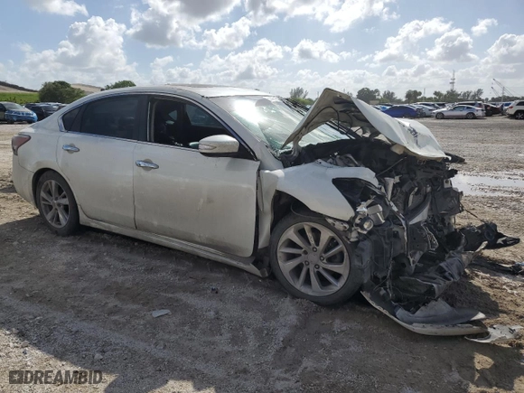 2014 Nissan Altima 2.5 SV with VIN 1N4AL3AP8EC172183, listed as a Copart auction lot 51460155 with 200,875 mi miles and Salvage Title. Bid and sale history available at carsss.com. Image 4.