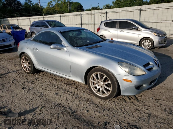 2005 Mercedes-Benz SLK 230/320 z VIN WDBWK56F35F052366, wystawiony jako Copart lot #53032575 z przebiegiem 100 022 mil mil oraz Szkoda całkowita • Salvage title. Historia ofert i sprzedaży dostępna na DreamBid. Obrazek 4.