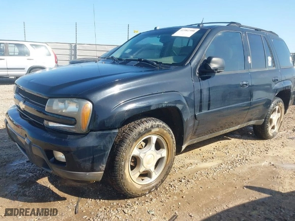 2005 Chevrolet TrailBlazer LS with VIN 1GNDS13S052317178, listed as a IAAI auction lot 41982388 with 202,218 mi miles. Bid and sale history available at carsss.com. Image 2.