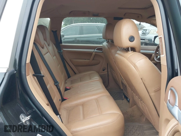 2010 Porsche Cayenne z VIN WP1AA2AP3ALA01666, wystawiony jako IAAI lot #41621362 z przebiegiem 180 966 mil mil oraz . Historia ofert i sprzedaży dostępna na DreamBid. Obrazek 8.