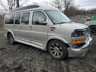 2018 GMC Savana Cargo Van with VIN 1GTW7AFG9J1326617, listed as a Copart auction lot 52071285 with 32,996 mi miles and Salvage Title. Bid and sale history available at carsss.com. Image 4.