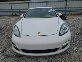 2012 Porsche Panamera z VIN WP0AA2A78CL011534, wystawiony jako Copart lot #82832404 z przebiegiem 136 808 mil mil oraz Szkoda całkowita • Salvage title. Historia ofert i sprzedaży dostępna na DreamBid. Obrazek 5.