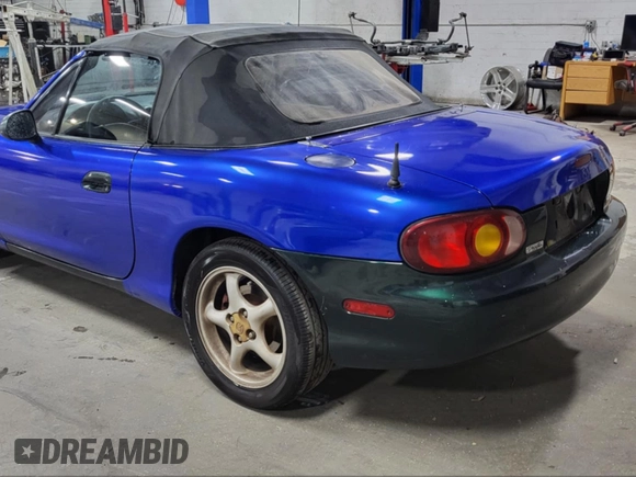1999 Mazda MX-5 Miata z VIN JM1NB3536X0121095, wystawiony jako IAAI lot #42138447 z przebiegiem 146 636 mil mil oraz . Historia ofert i sprzedaży dostępna na DreamBid. Obrazek 3.