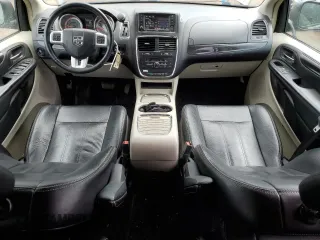 2017 Dodge Grand Caravan Crew Plus with VIN 2C4RDGDG6HR706130, listed as a Copart auction lot 88561755 with 277,383 mi miles and Clean Title. Bid and sale history available at DreamBid. Image 8.