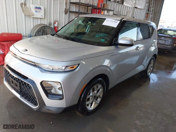2020 Kia Soul LX with VIN KNDJ23AU1L7067025, listed as a IAAI auction lot 41793980 with 121,457 mi miles. Bid and sale history available at carsss.com. Image 2.