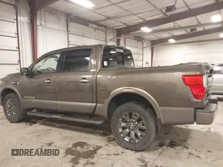 2017 Nissan Titan SV z VIN 1N6AA1E58HN523578, wystawiony jako IAAI lot #42160359 z przebiegiem 101 499 mil mil oraz . Historia ofert i sprzedaży dostępna na DreamBid. Obrazek 15.