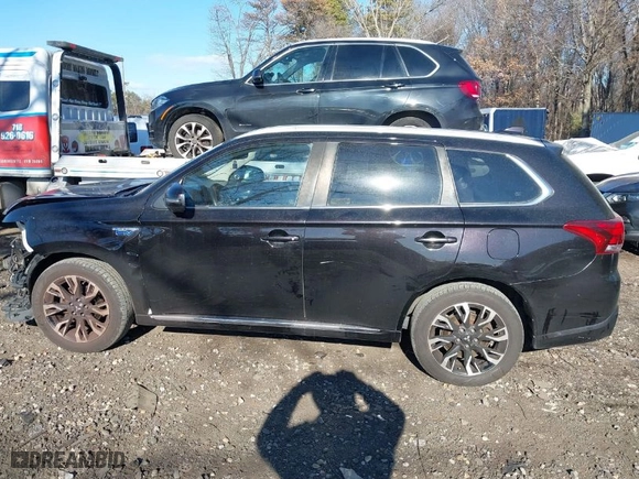 2018 Mitsubishi Outlander PHEV SEL with VIN JA4J24A56JZ040509, listed as a IAAI auction lot 41293973 with 150753 miles. Bid and sale history available at carsss.com. Image 14.
