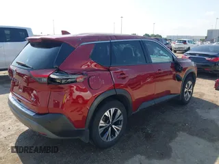 2021 Nissan Rogue SV z VIN JN8AT3BAXMW009086, wystawiony jako IAAI lot #42042747 z przebiegiem 68 594 mil mil oraz . Historia ofert i sprzedaży dostępna na DreamBid. Obrazek 4.