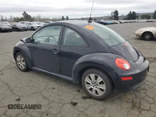 2008 Volkswagen New Beetle Coupe S with VIN 3VWPW31C28M525834, listed as a Copart auction lot 47958395 with 180,159 mi miles and Salvage Title. Bid and sale history available at carsss.com. Image 2.