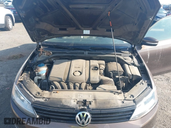 2011 Volkswagen Jetta Sedan SE w/Convenience & Sunroof with VIN 3VWDX7AJXBM329427, listed as a IAAI auction lot 42121116 with 193,490 mi miles. Bid and sale history available at carsss.com. Image 10.