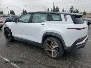 2023 Fisker Ocean One z VIN VCF1ZBU2XPG003149, wystawiony jako Copart lot #50105195 z przebiegiem Nie podano mil oraz Szkody całkowita. Historia ofert i sprzedaży dostępna na DreamBid. Obrazek 2.