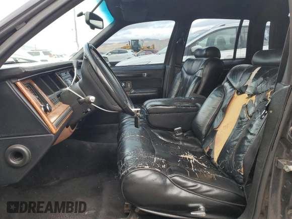 1994 Lincoln Town Car Signature z VIN 1LNLM82W6RY705395, wystawiony jako Copart lot #82490554 z przebiegiem 252 997 mil mil oraz Szkoda całkowita • Salvage title. Historia ofert i sprzedaży dostępna na DreamBid. Obrazek 7.