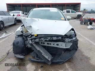2018 Ford Focus SE z VIN 1FADP3F21JL257262, wystawiony jako IAAI lot #42174952 z przebiegiem 138 872 mil mil oraz . Historia ofert i sprzedaży dostępna na DreamBid. Obrazek 13.