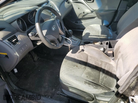 2013 Hyundai Elantra GLS z VIN 5NPDH4AE6DH384354, wystawiony jako Copart lot #50653675 z przebiegiem 165 375 mil mil oraz Szkody całkowita. Historia ofert i sprzedaży dostępna na DreamBid. Obrazek 7.