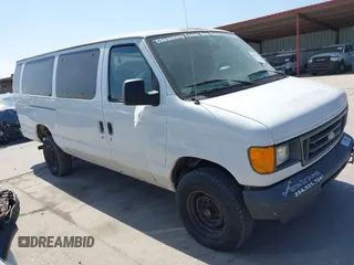 2004 Ford Econoline Passenger XL with VIN 1FBSS31S44HB21002, listed as a IAAI auction lot 41805318 with 235,045 mi miles. Bid and sale history available at carsss.com. Image 1.