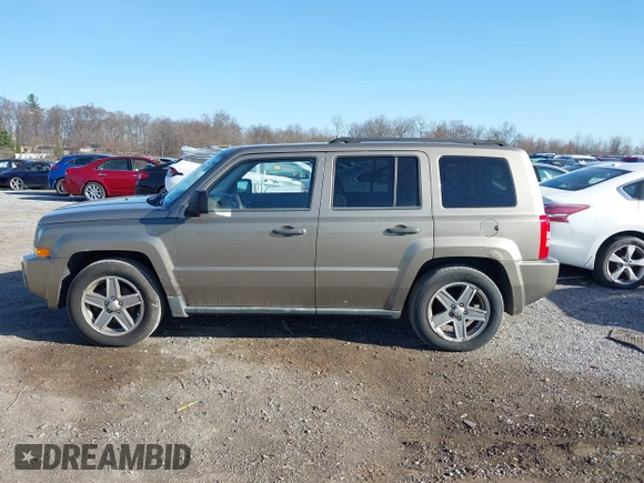 2008 Jeep Patriot Sport with VIN 1J8FF28W68D597262, listed as a IAAI auction lot 41835386 with 120,266 mi miles. Bid and sale history available at carsss.com. Image 14.