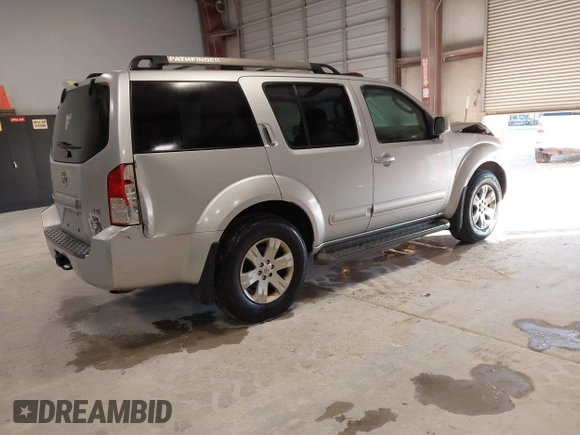 2005 Nissan Pathfinder SE with VIN 5N1AR18UX5C749610, listed as a IAAI auction lot 41109719 with 230,042 mi miles. Bid and sale history available at carsss.com. Image 4.