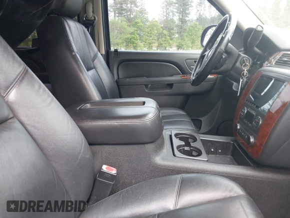 2010 Chevrolet Tahoe LT z VIN 1GNMCBE38AR113187, wystawiony jako IAAI lot #42120278 z przebiegiem 190 030 mil mil oraz . Historia ofert i sprzedaży dostępna na DreamBid. Obrazek 5.