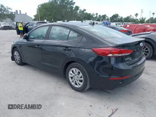 2017 Hyundai Elantra SE z VIN KMHD74LF9HU090298, wystawiony jako IAAI lot #42102240 z przebiegiem 141 606 mil mil oraz . Historia ofert i sprzedaży dostępna na DreamBid. Obrazek 3.