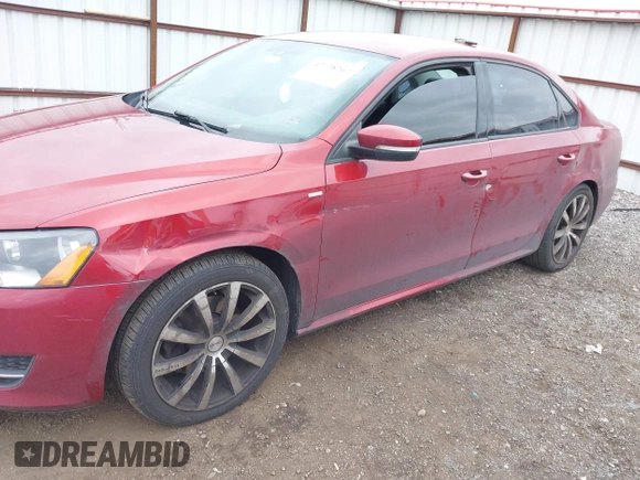 2015 Volkswagen Passat Limited Edition Edition z VIN 1VWAT7A37FC040495, wystawiony jako IAAI lot #42228267 z przebiegiem 203 105 mil mil oraz . Historia ofert i sprzedaży dostępna na DreamBid. Obrazek 6.