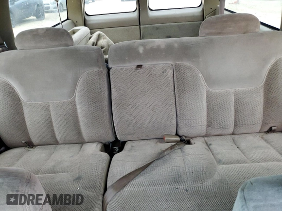 1995 GMC Suburban z VIN 1GKEC16K9SJ708907, wystawiony jako Copart lot #56415125 z przebiegiem 251 343 mil mil oraz Szkoda całkowita • Salvage title. Historia ofert i sprzedaży dostępna na DreamBid. Obrazek 10.