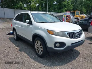 2011 Kia Sorento EX z VIN 5XYKUCA10BG003127, wystawiony jako IAAI lot #42434879 z przebiegiem 161 638 mil mil oraz . Historia ofert i sprzedaży dostępna na DreamBid. Obrazek 1.