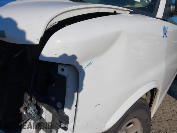 2019 Chevrolet Express Cargo z VIN 1GCWGBFG8K1210994, wystawiony jako IAAI lot #41342848 z przebiegiem 128 263 mil mil oraz . Historia ofert i sprzedaży dostępna na DreamBid. Obrazek 18.