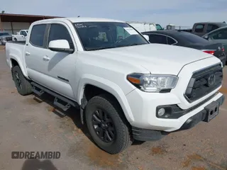 2023 Toyota Tacoma SR5 z VIN 3TMAZ5CN9PM197790, wystawiony jako IAAI lot #41933665 z przebiegiem 47 660 mil mil oraz . Historia ofert i sprzedaży dostępna na DreamBid. Obrazek 1.