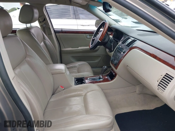 2007 Cadillac DTS Luxury I z VIN 1G6KD57Y97U168196, wystawiony jako IAAI lot #41463856 z przebiegiem 167 875 mil mil oraz . Historia ofert i sprzedaży dostępna na DreamBid. Obrazek 5.