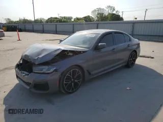 2021 BMW 5 Series 540i z VIN WBA53BJ05MWX04251, wystawiony jako Copart lot #53439605 z przebiegiem Nie podano mil oraz Szkoda całkowita • Salvage title. Historia ofert i sprzedaży dostępna na DreamBid. Obrazek 1.