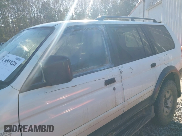 2001 Mitsubishi Montero Sport XLS with VIN JA4LS31H01P015159, listed as a IAAI auction lot 41695828 with 195,233 mi miles. Bid and sale history available at carsss.com. Image 15.