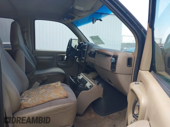 2001 GMC Savana z VIN 1GJGG29R311223791, wystawiony jako IAAI lot #41531575 z przebiegiem 213 418 mil mil oraz . Historia ofert i sprzedaży dostępna na DreamBid. Obrazek 5.
