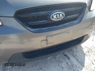 2009 Kia Rondo LX with VIN KNAFG528797267899, listed as a IAAI auction lot 42020740 with 141,113 mi miles. Bid and sale history available at carsss.com. Image 6.