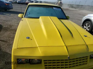 1987 Chevrolet Monte Carlo z VIN 1G1GZ11G1HP127793, wystawiony jako Copart lot #75700654 z przebiegiem 99 478 mil mil oraz Szkody całkowita. Historia ofert i sprzedaży dostępna na DreamBid. Obrazek 5.