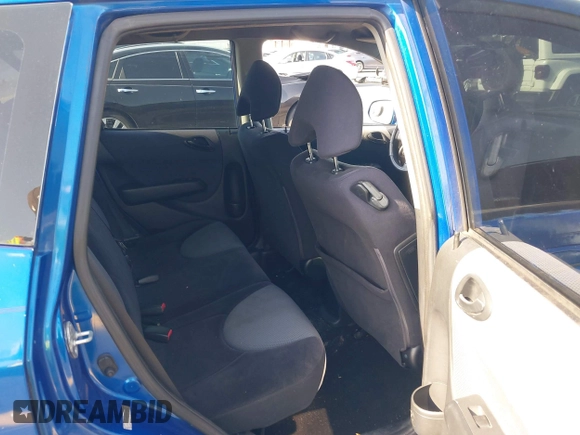 2007 Honda Fit Sport z VIN JHMGD38637S015957, wystawiony jako IAAI lot #42284728 z przebiegiem 176 383 mil mil oraz . Historia ofert i sprzedaży dostępna na DreamBid. Obrazek 8.
